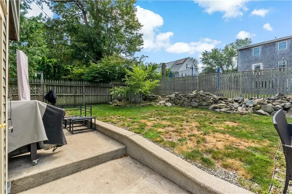 33 Wapping Drive Bristol RI 02809