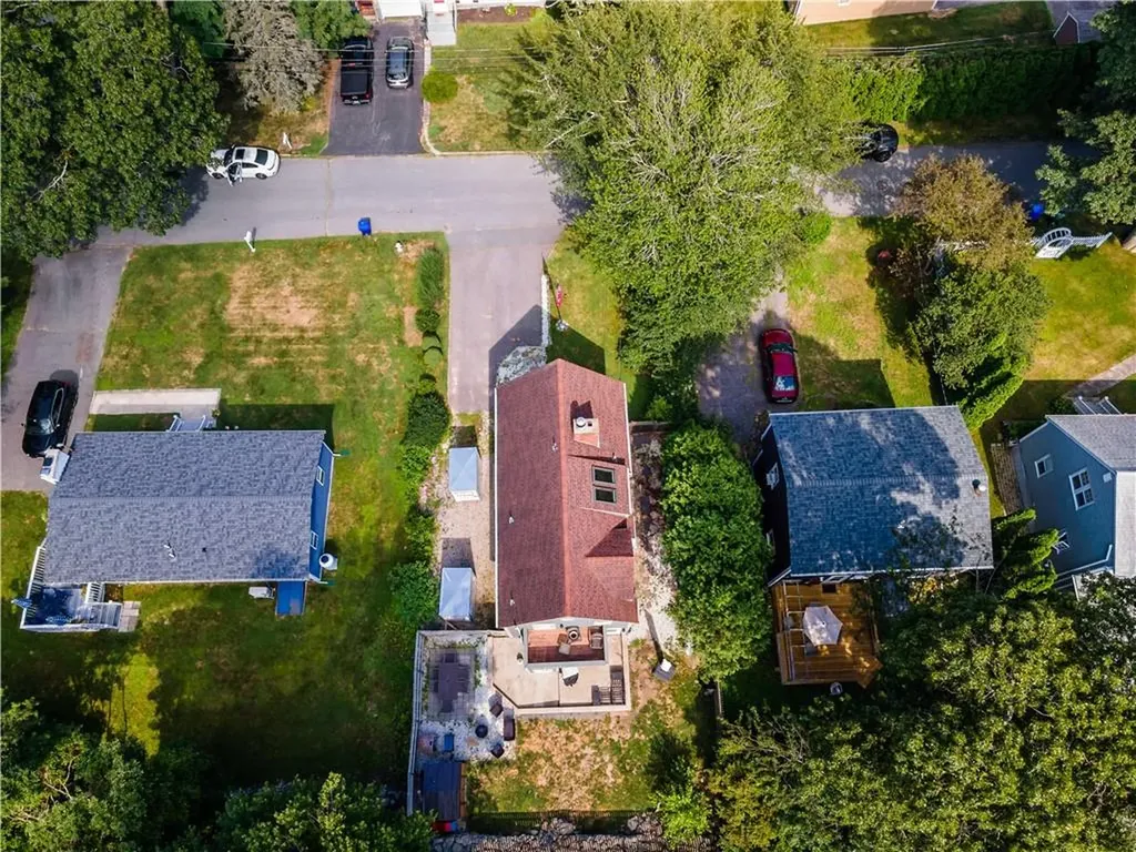 33 Wapping Drive Bristol RI 02809