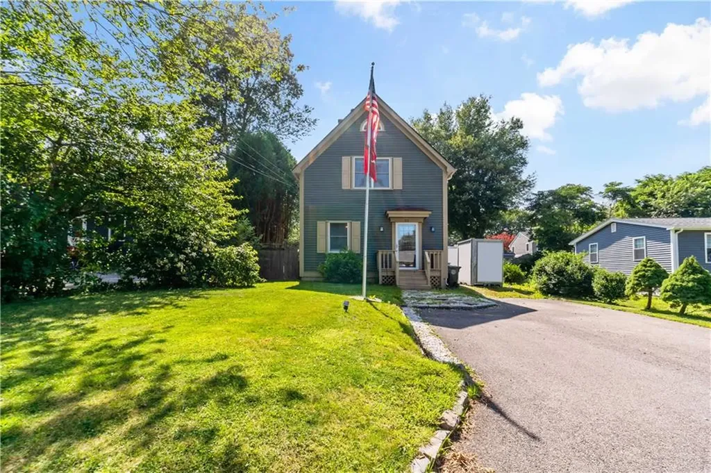 33 Wapping Drive Bristol RI 02809