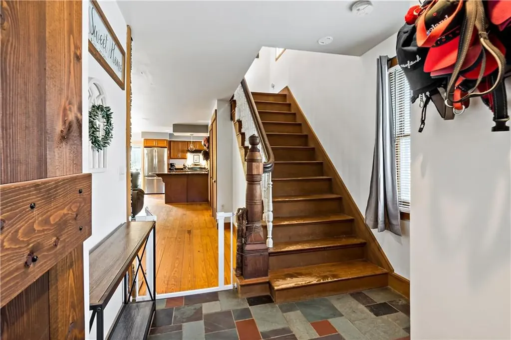 33 Wapping Drive Bristol RI 02809