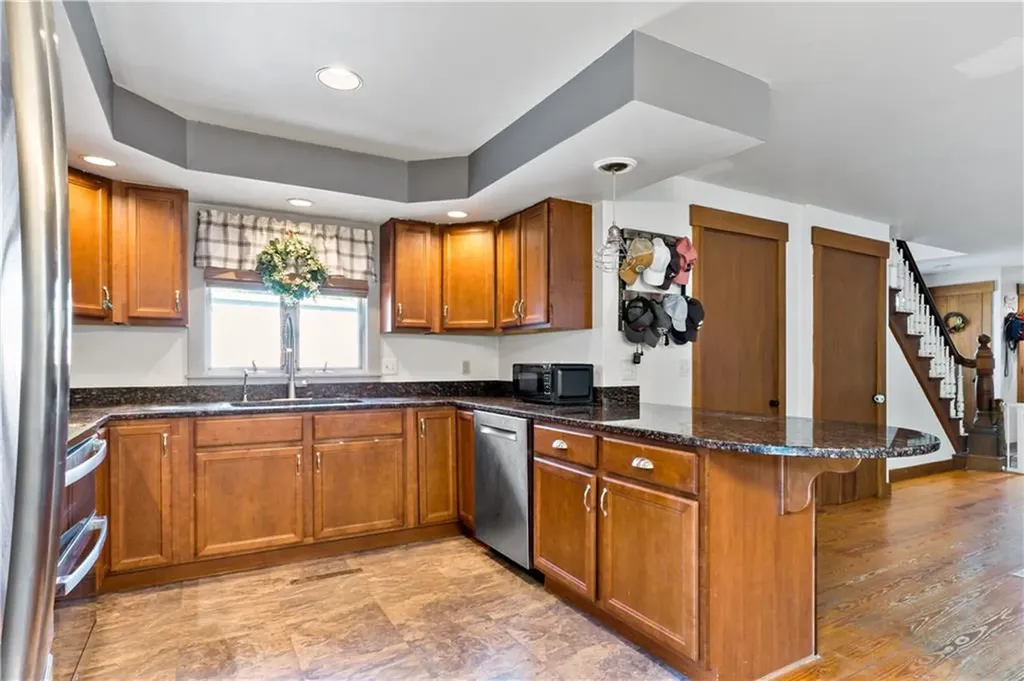 33 Wapping Drive Bristol RI 02809