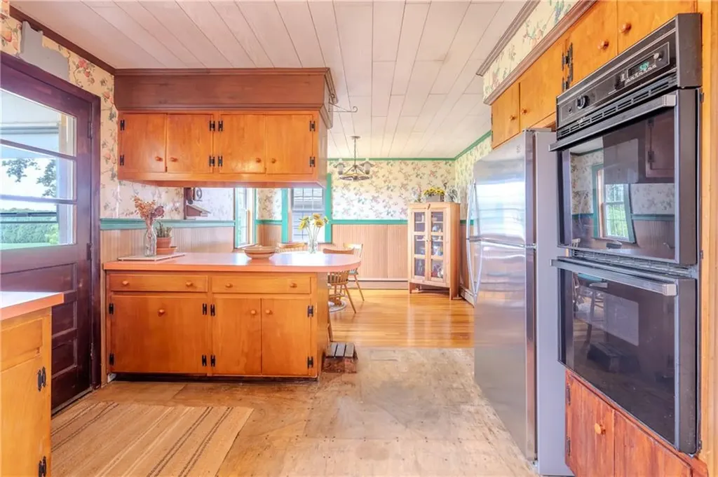 8 Spruce Avenue Middletown RI 02842