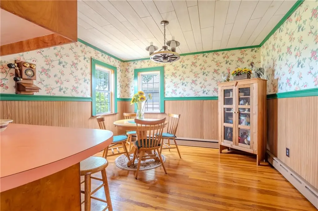 8 Spruce Avenue Middletown RI 02842