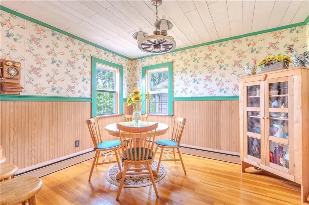 8 Spruce Avenue Middletown RI 02842