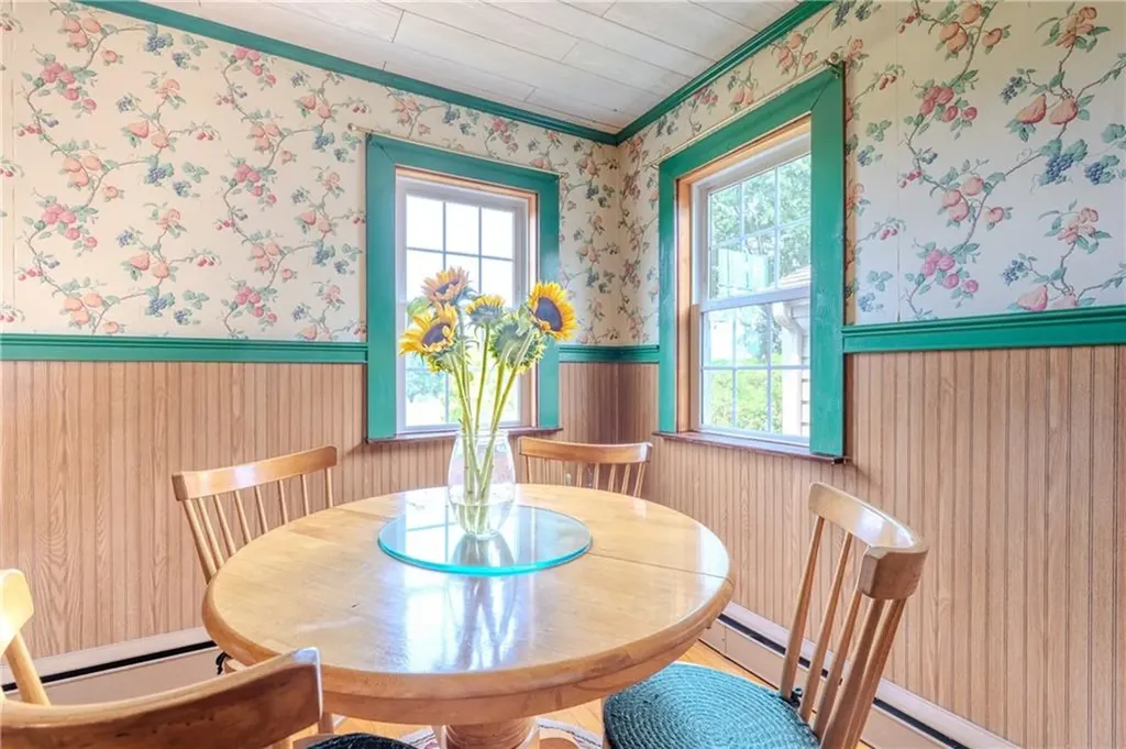 8 Spruce Avenue Middletown RI 02842