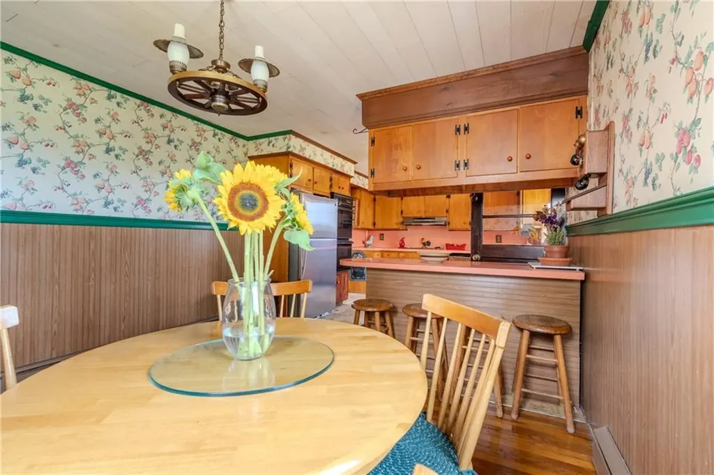8 Spruce Avenue Middletown RI 02842