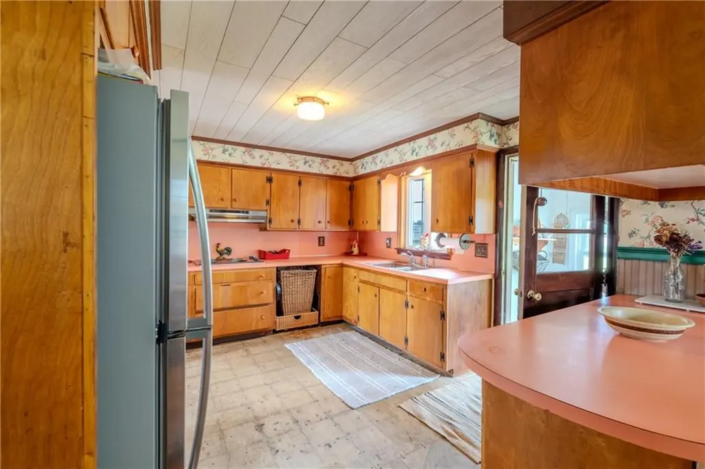 8 Spruce Avenue Middletown RI 02842
