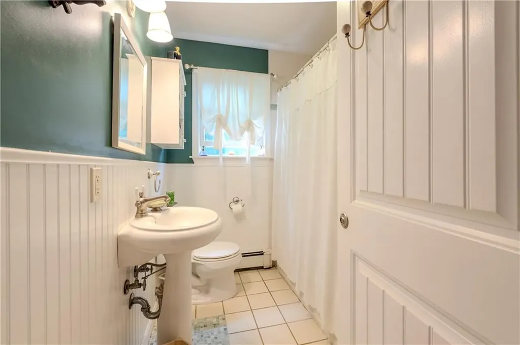 8 Spruce Avenue Middletown RI 02842