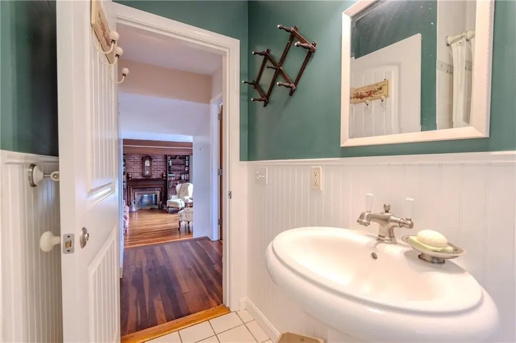 8 Spruce Avenue Middletown RI 02842