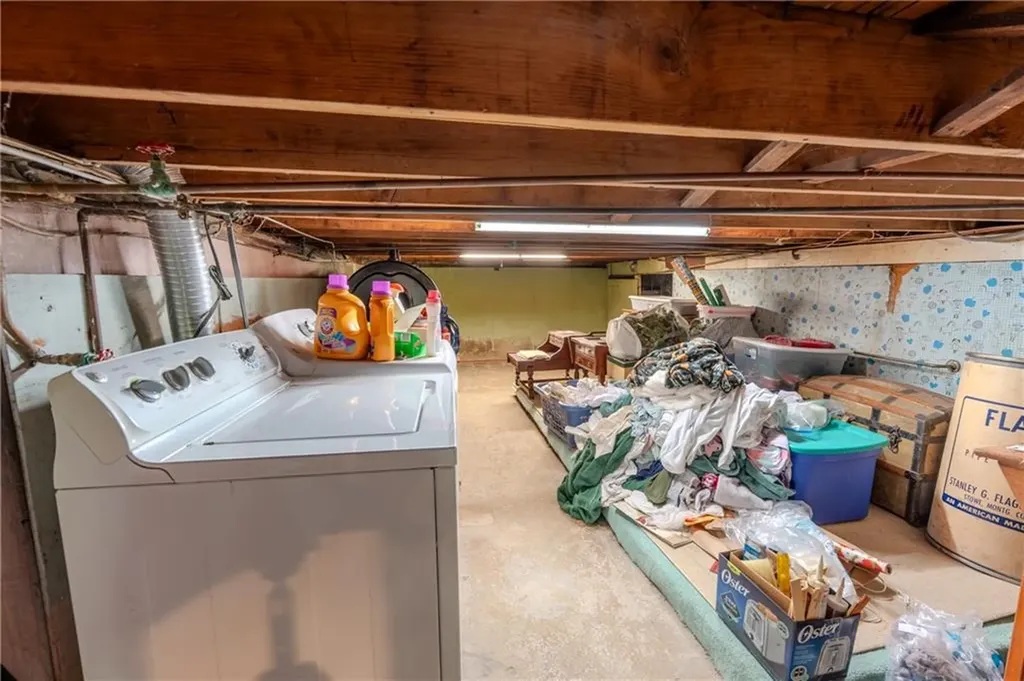 8 Spruce Avenue Middletown RI 02842
