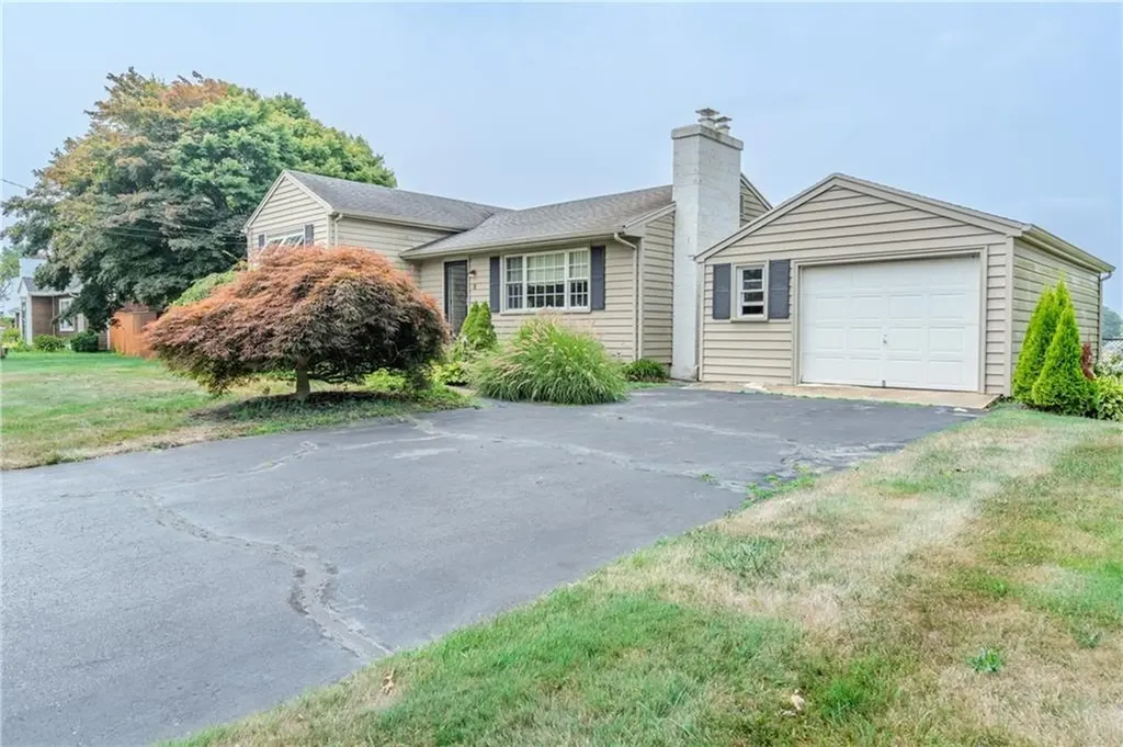 8 Spruce Avenue Middletown RI 02842