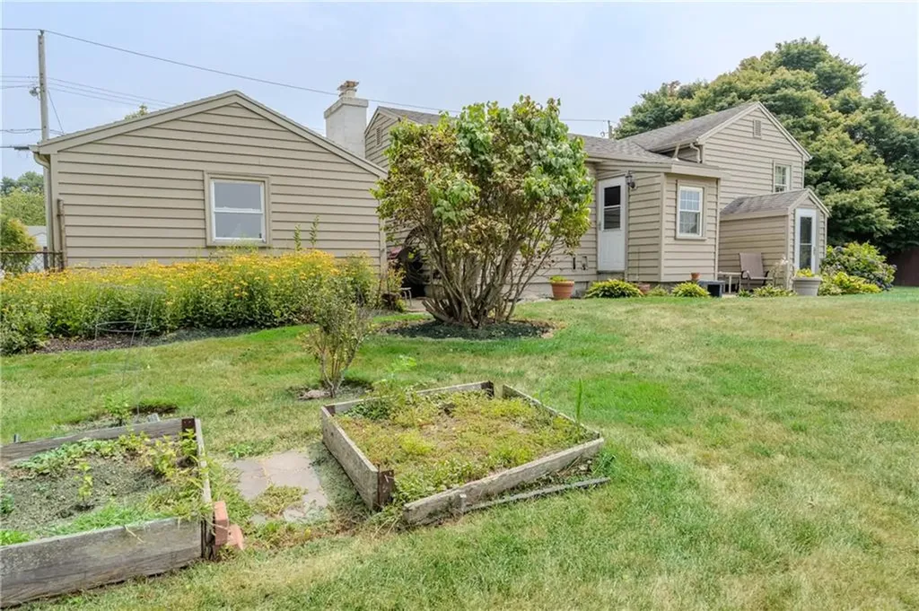 8 Spruce Avenue Middletown RI 02842