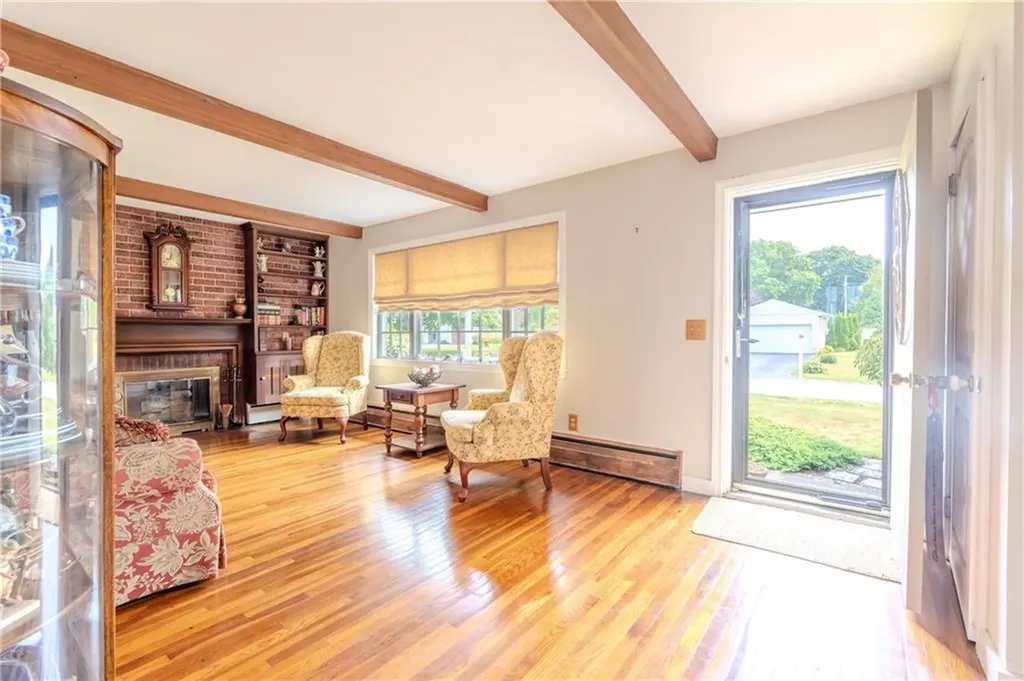 8 Spruce Avenue Middletown RI 02842