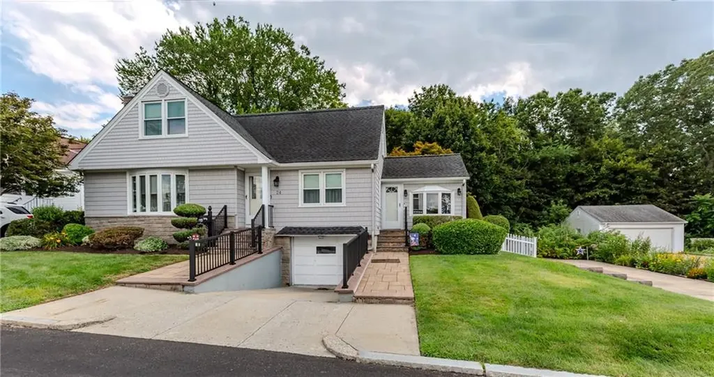 24 Freedom Road Providence RI 02909