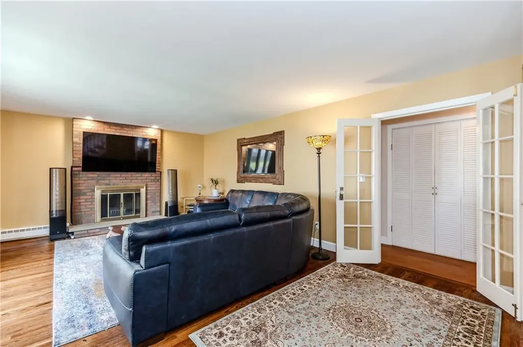 24 Freedom Road Providence RI 02909