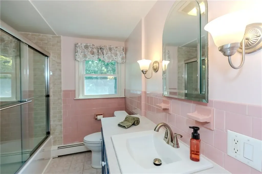 24 Freedom Road Providence RI 02909