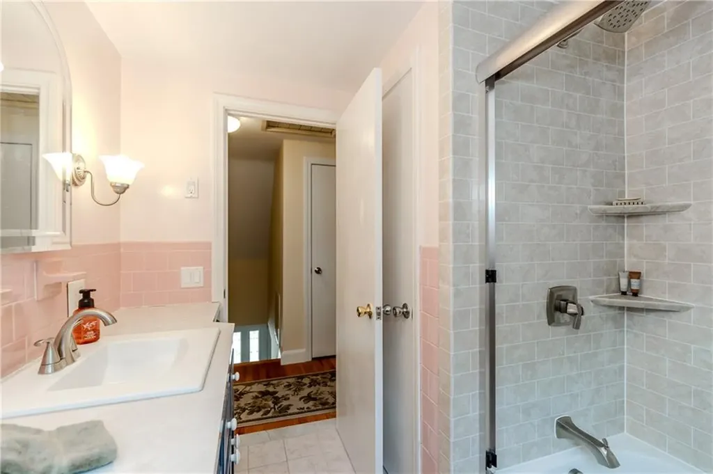 24 Freedom Road Providence RI 02909