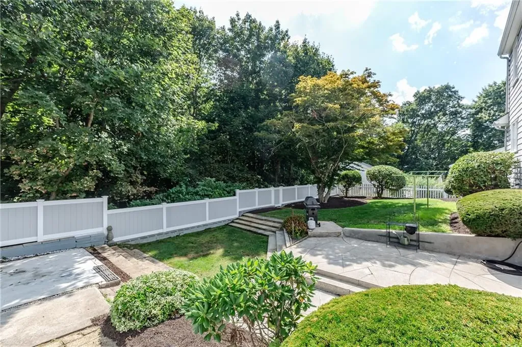 24 Freedom Road Providence RI 02909