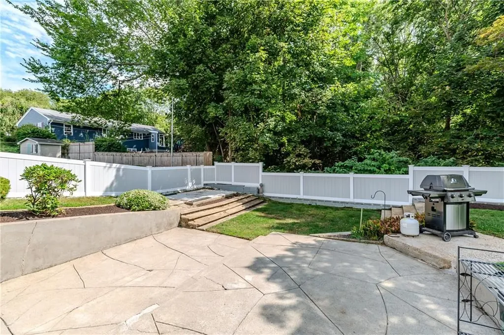 24 Freedom Road Providence RI 02909