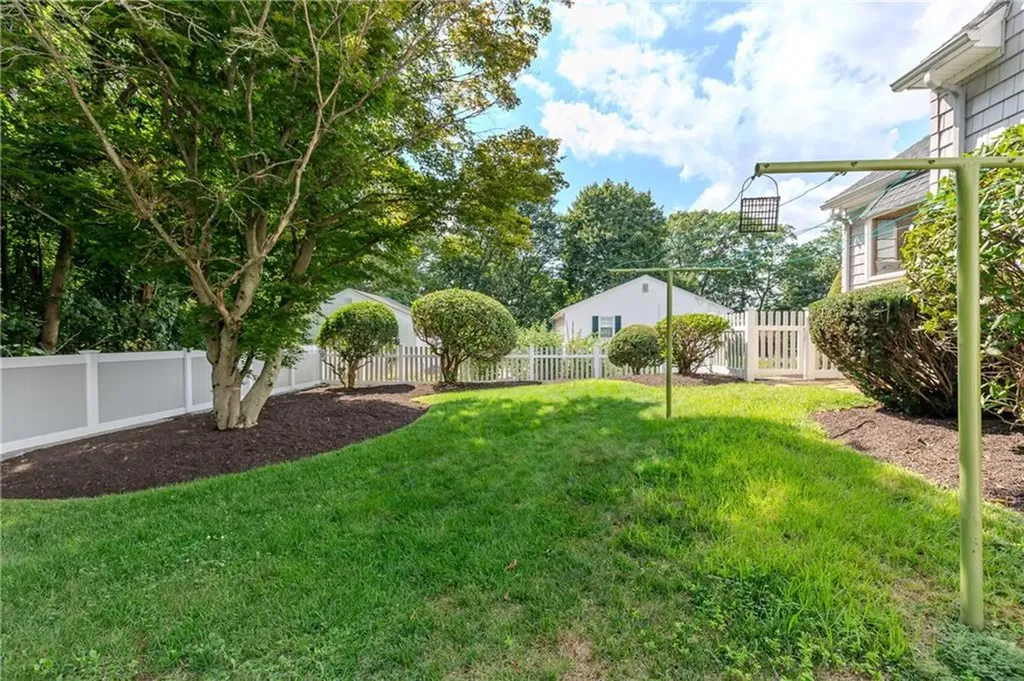 24 Freedom Road Providence RI 02909
