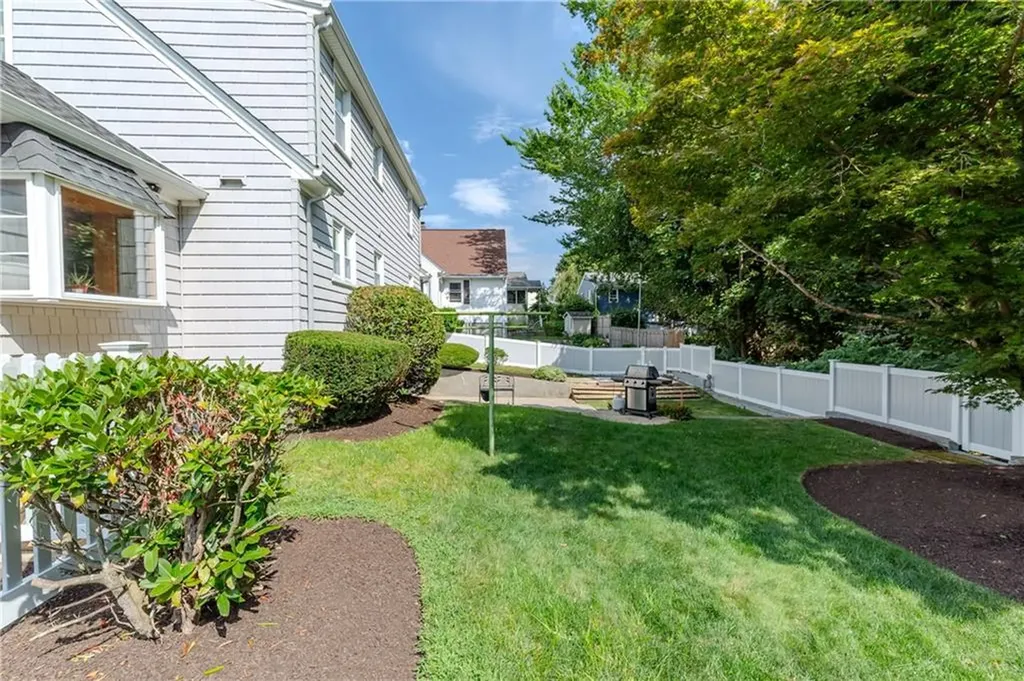24 Freedom Road Providence RI 02909