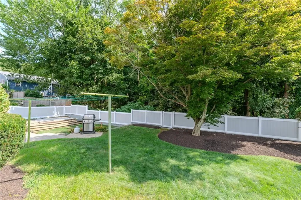 24 Freedom Road Providence RI 02909