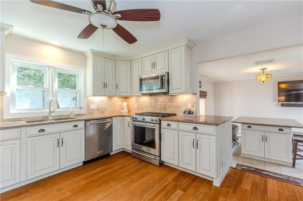 24 Freedom Road Providence RI 02909