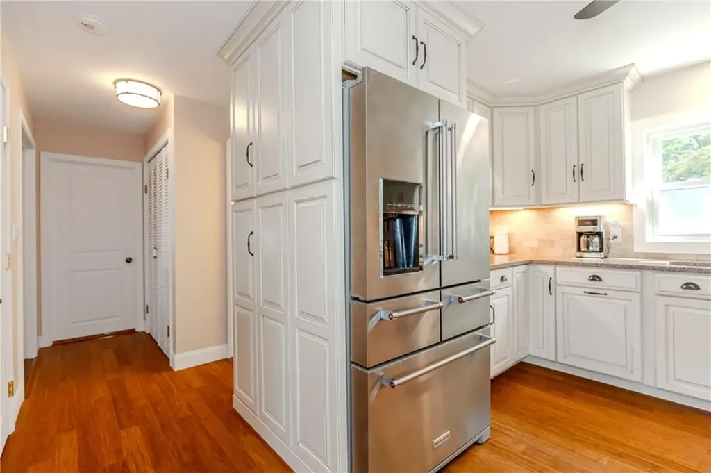 24 Freedom Road Providence RI 02909