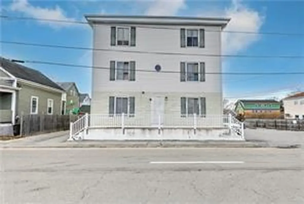 341 Metacom Avenue Warren RI 02885