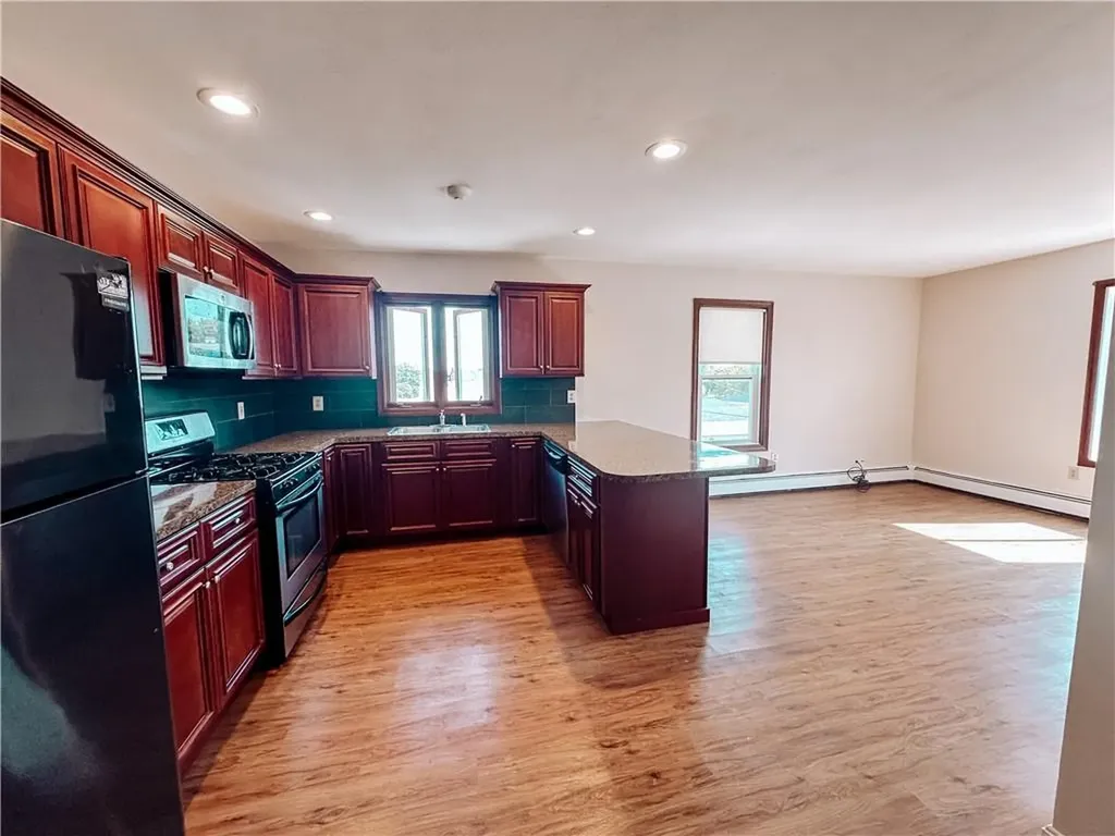 341 Metacom Avenue Warren RI 02885