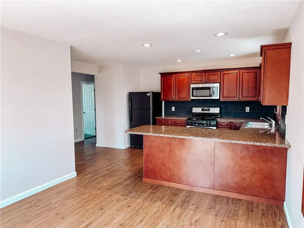 341 Metacom Avenue Warren RI 02885