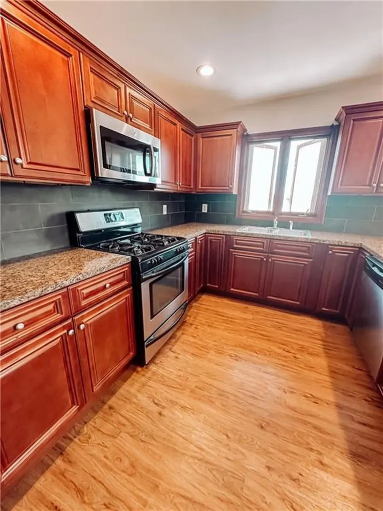 341 Metacom Avenue Warren RI 02885