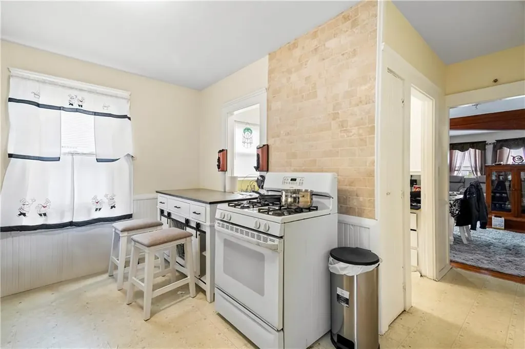 1362 1364 Newport Avenue Pawtucket RI 02861