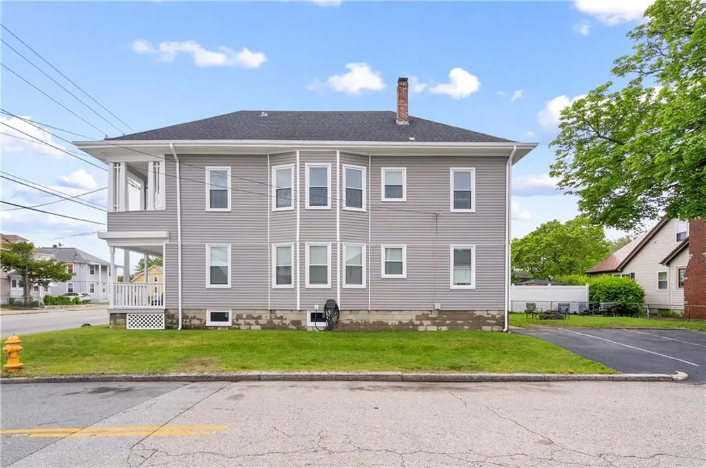 1362 1364 Newport Avenue Pawtucket RI 02861