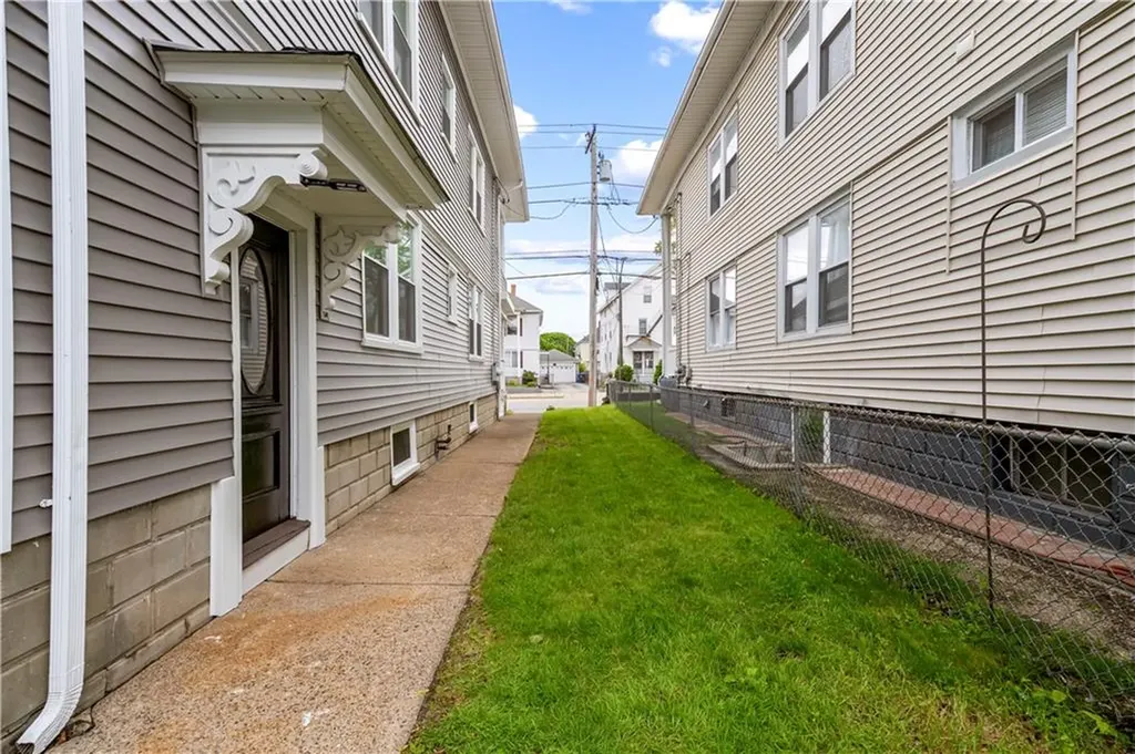 1362 1364 Newport Avenue Pawtucket RI 02861