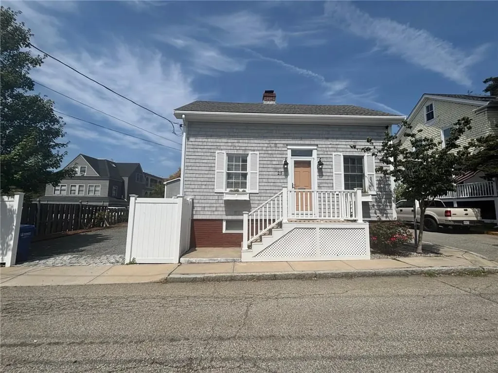 25 Mcallister Street Newport RI 02840