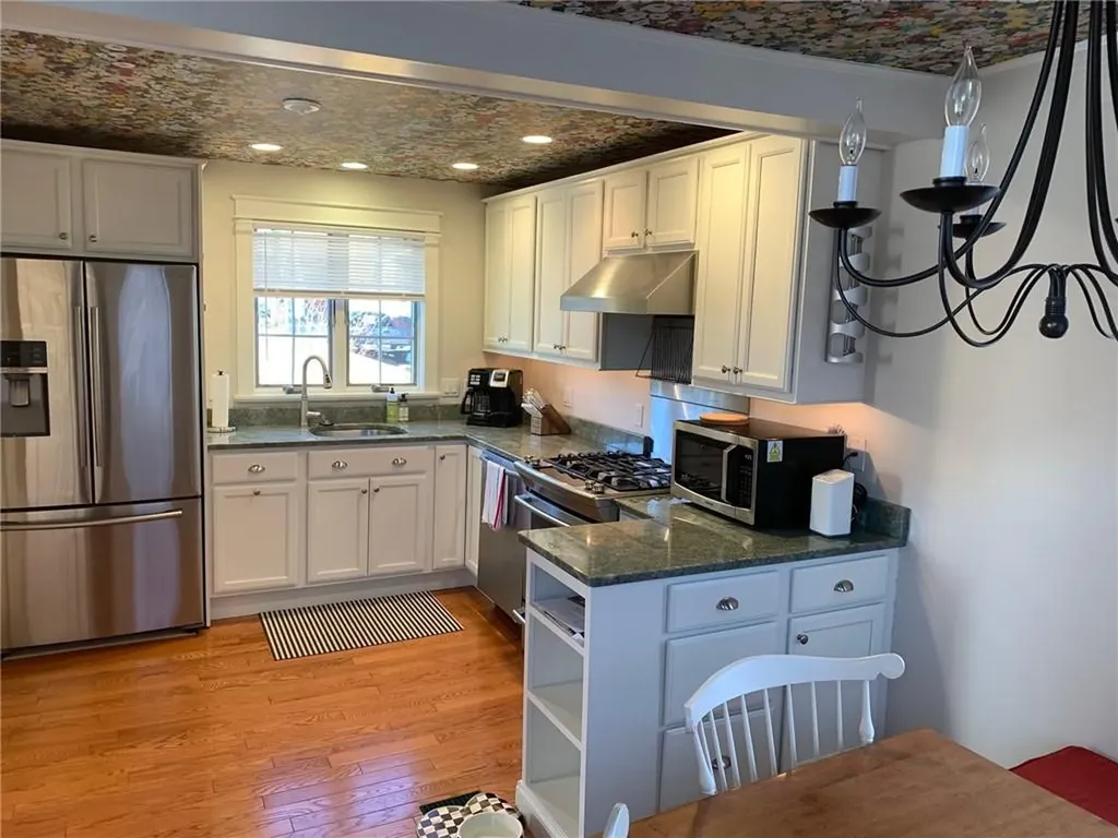 25 Mcallister Street Newport RI 02840