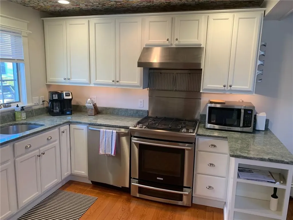 25 Mcallister Street Newport RI 02840