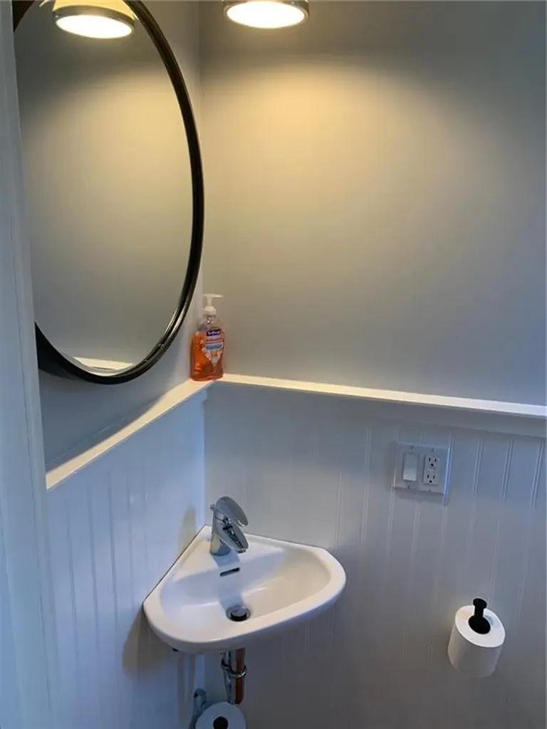 25 Mcallister Street Newport RI 02840