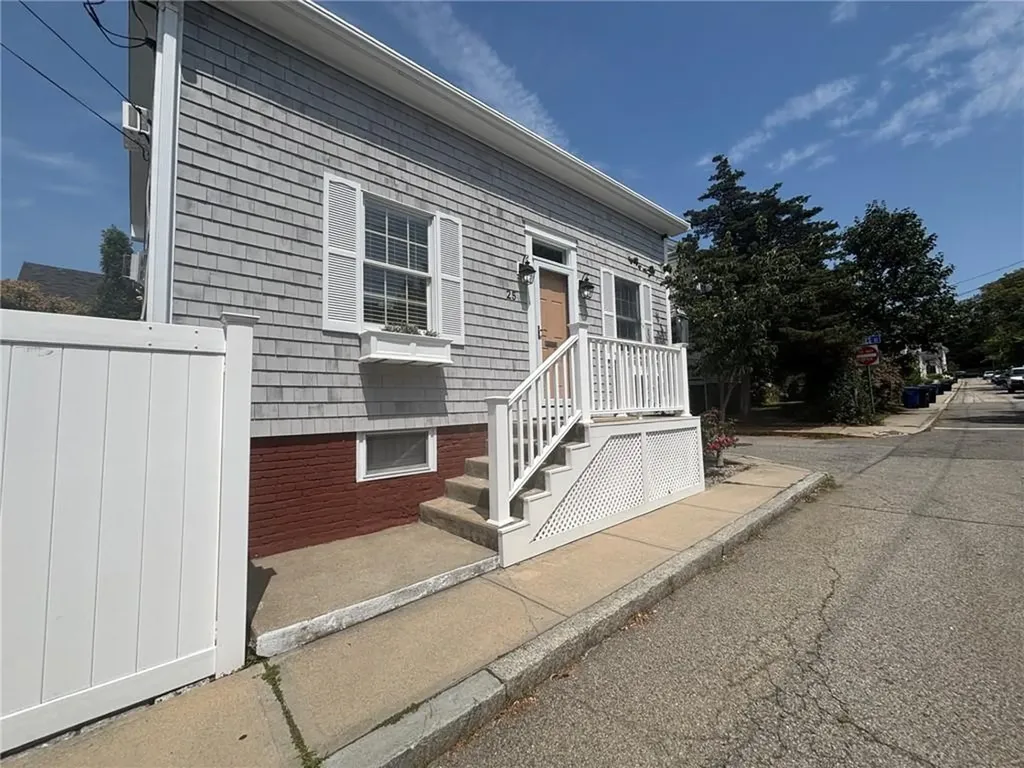 25 Mcallister Street Newport RI 02840