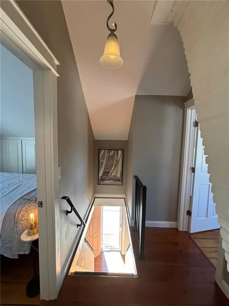 25 Mcallister Street Newport RI 02840