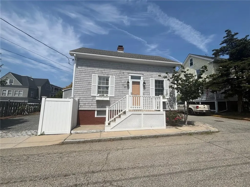 25 Mcallister Street Newport RI 02840