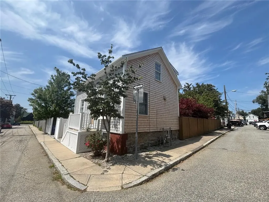 25 Mcallister Street Newport RI 02840
