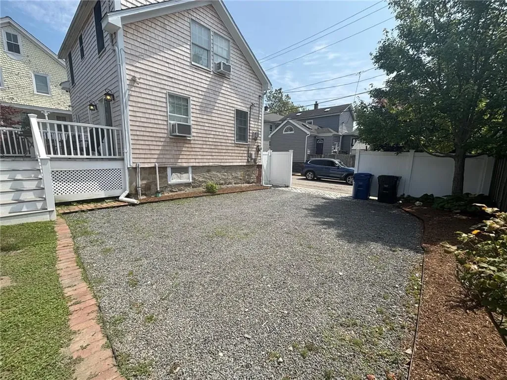 25 Mcallister Street Newport RI 02840