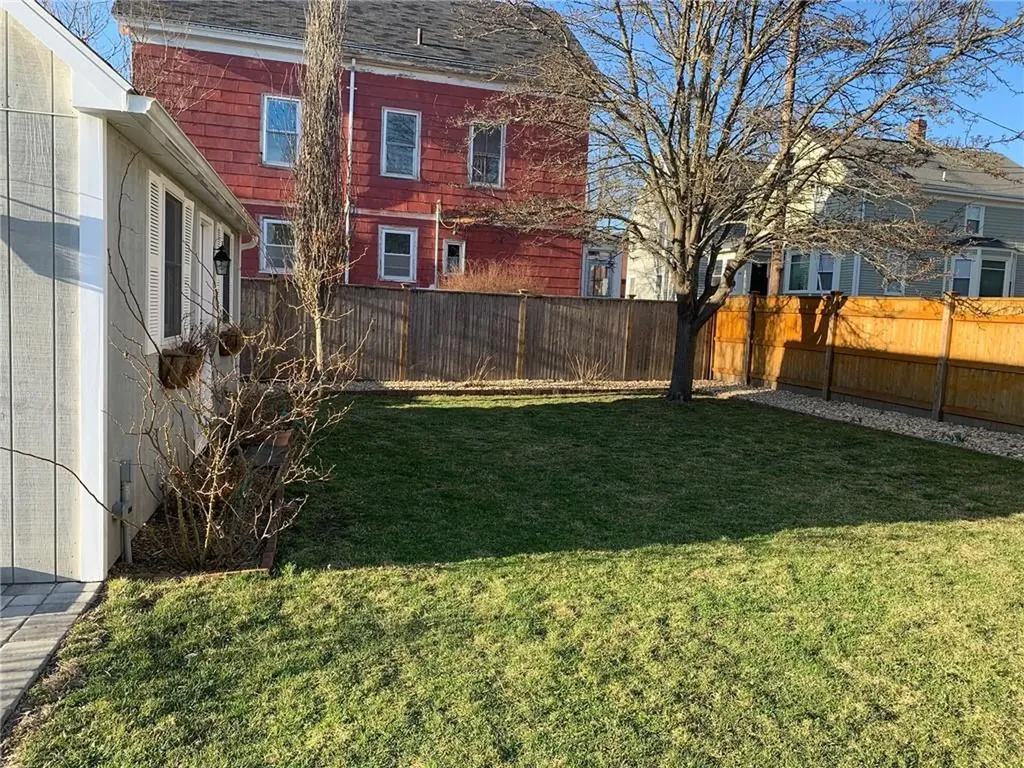 25 Mcallister Street Newport RI 02840