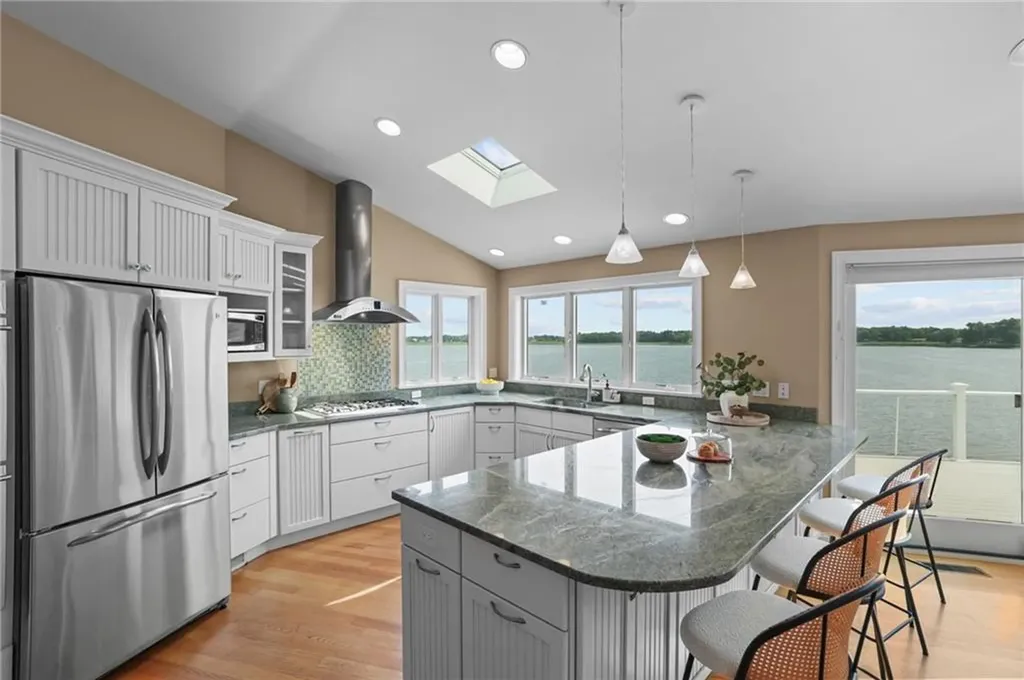 99 Boyce Avenue Barrington RI 02806