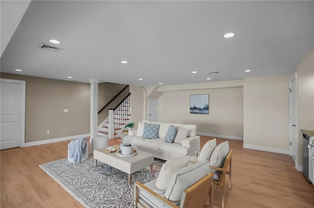 99 Boyce Avenue Barrington RI 02806