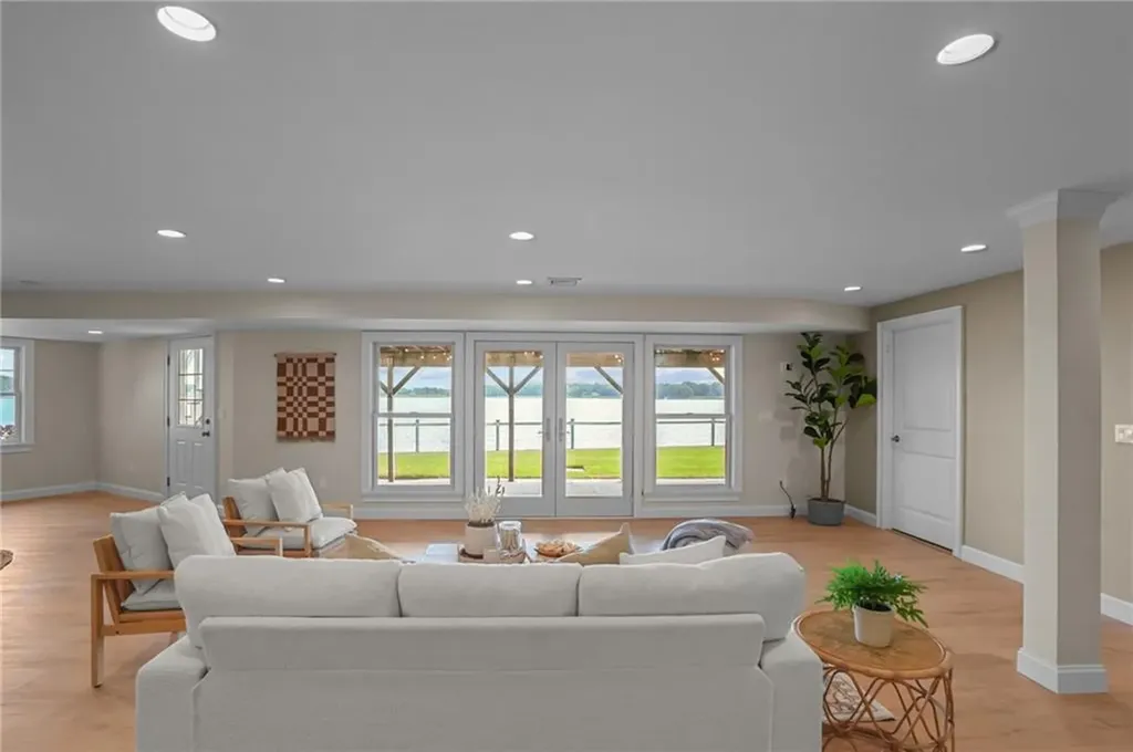 99 Boyce Avenue Barrington RI 02806