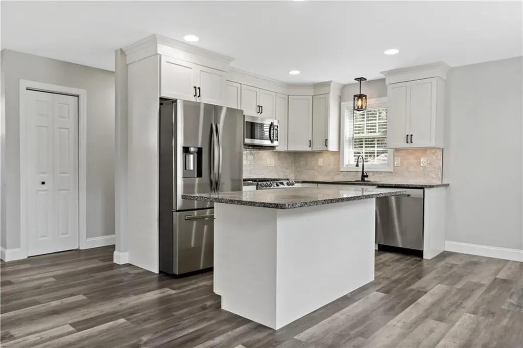 12 Henry Street Westerly RI 02891