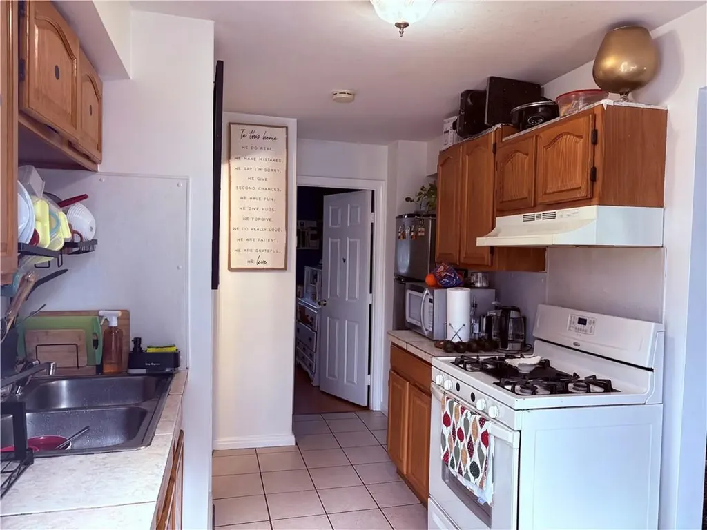 15 Alton Street Providence RI 02908
